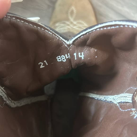 Made in Mexico cowboy boots size 21 / 5.5 US approx. worn a few times. See pics - Picture 6 of 8